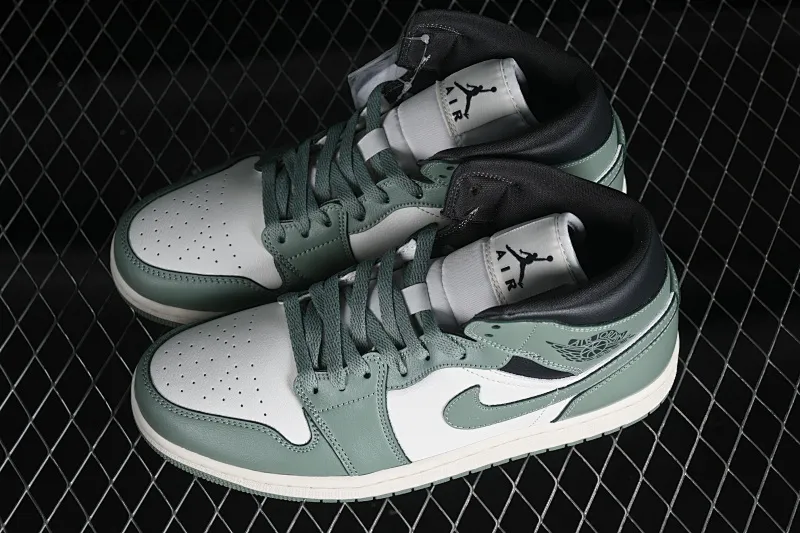 All categories Air Jordan Jordan series basketball shoes Air Jordan 1 Mid Air Jordan 1 Mid AJ1 Joe 1 fresh warm green Zhongbang basketball shoes BQ6472-130